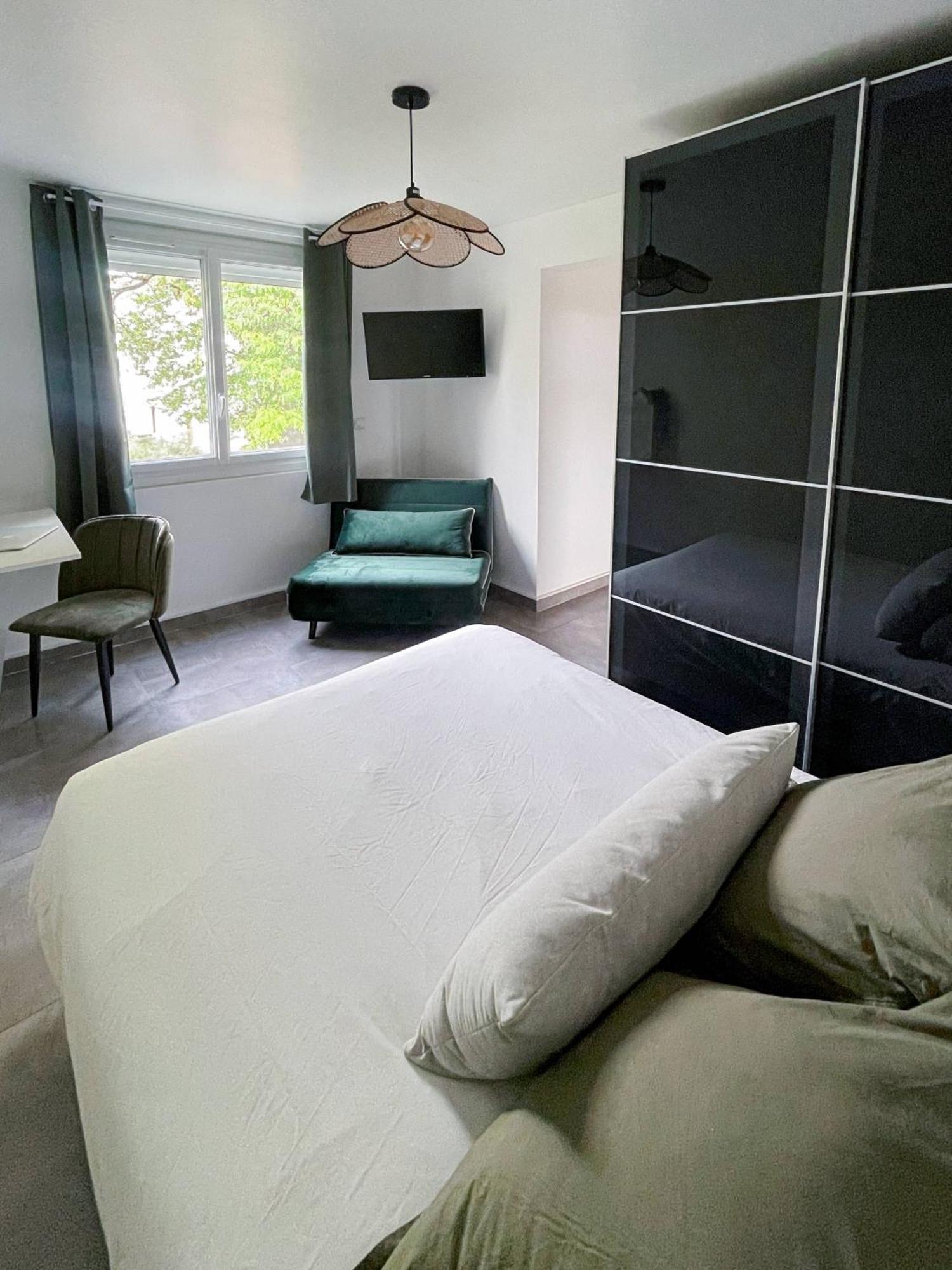 Auteuil • 4 Chambres • Wifi • Metro A 400M แรนส์ ภายนอก รูปภาพ