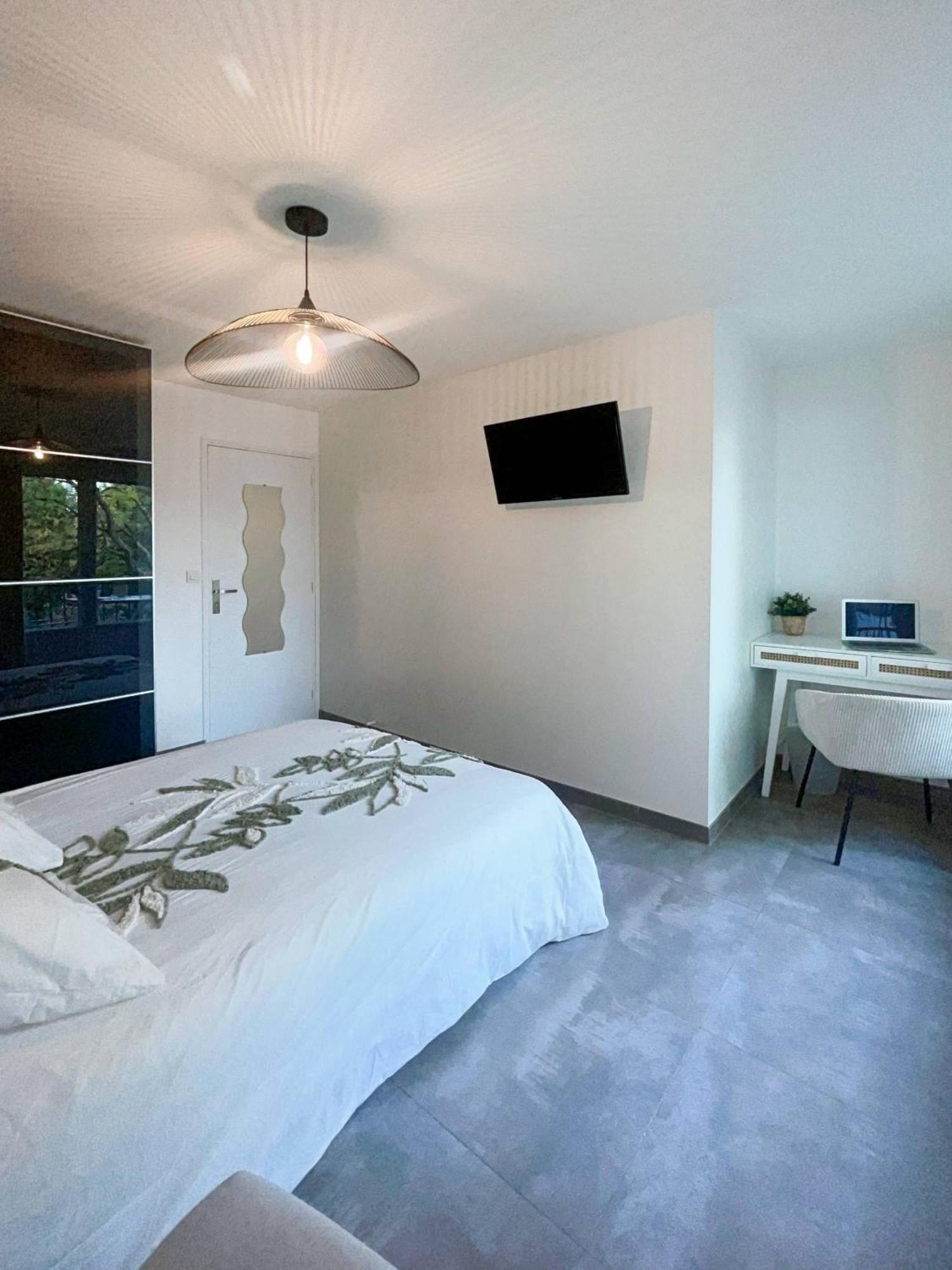 Auteuil • 4 Chambres • Wifi • Metro A 400M แรนส์ ภายนอก รูปภาพ